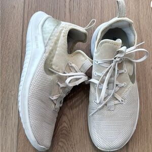 Nike size 8.5 knit athletic shoe in cream.